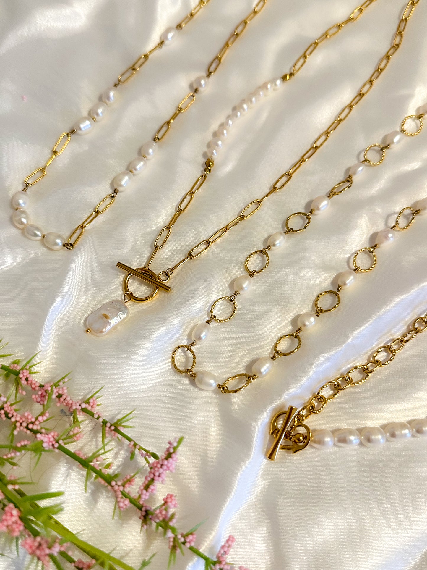 Iris Paperclip Pearl Necklace