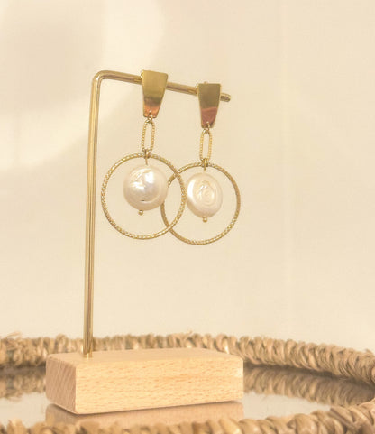 Gwen Pearl Earrings