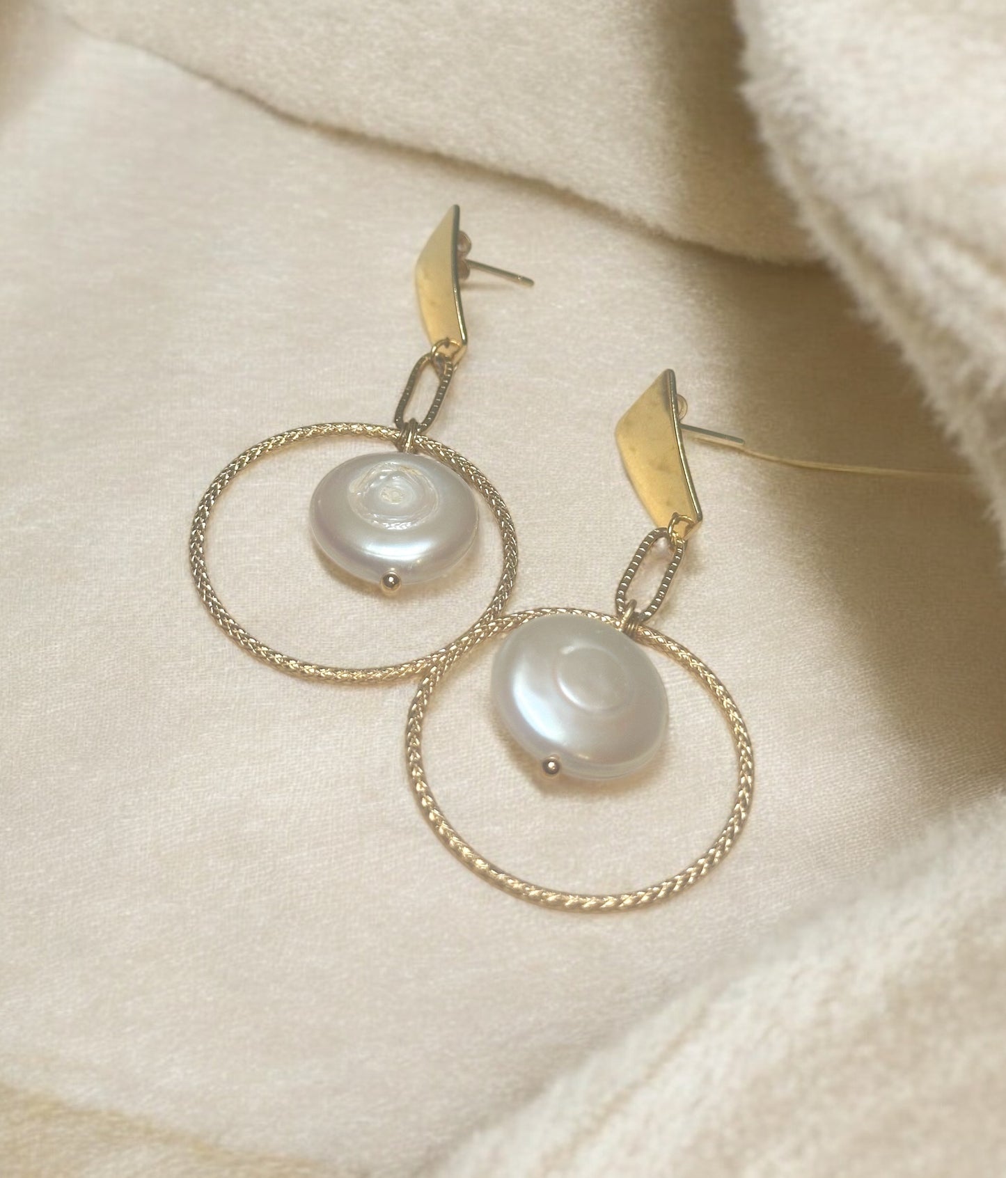 Gwen Pearl Earrings