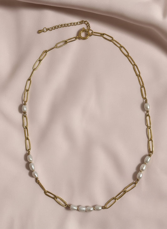 Iris Paperclip Pearl Necklace