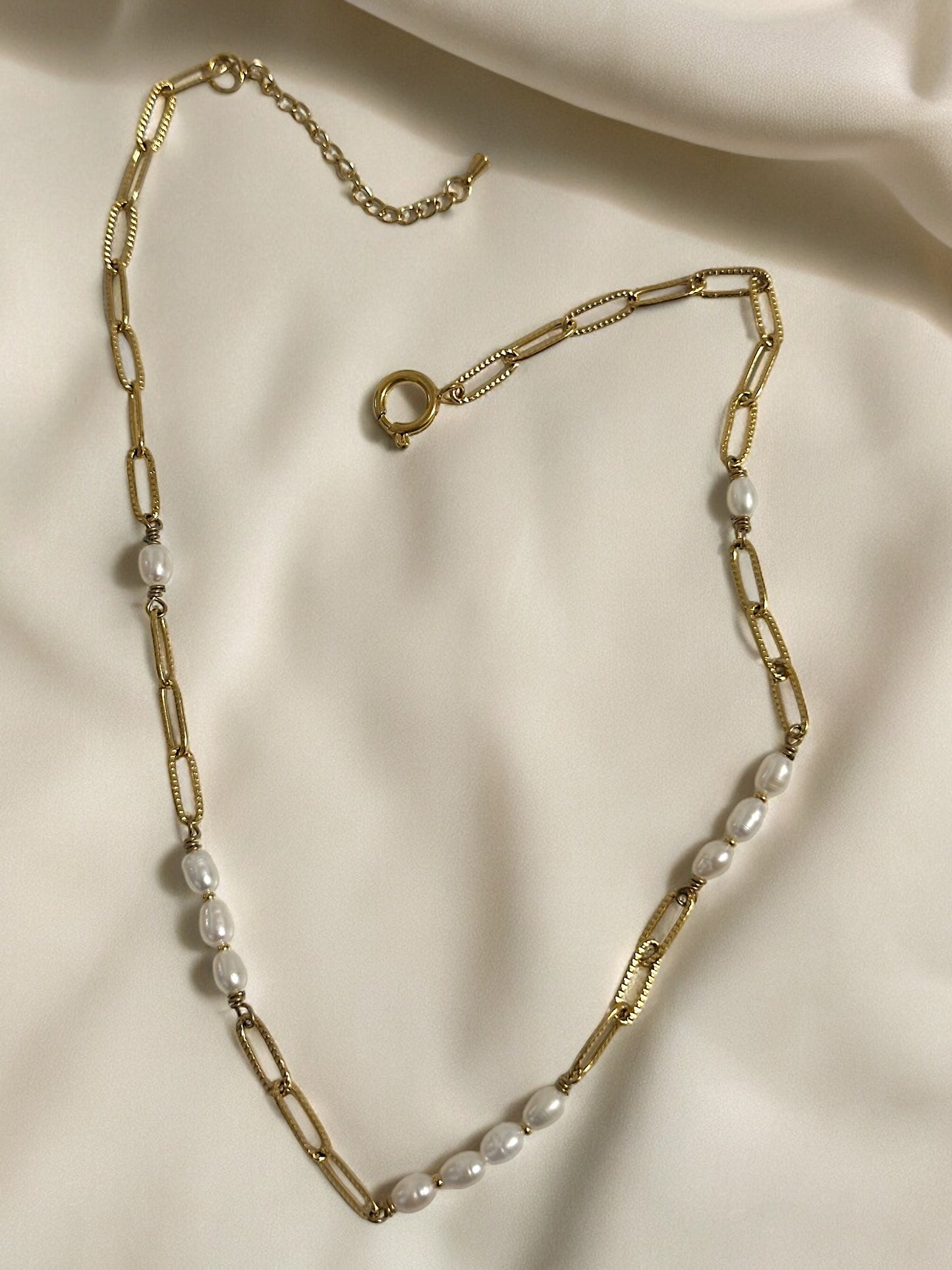 Iris Paperclip Pearl Necklace